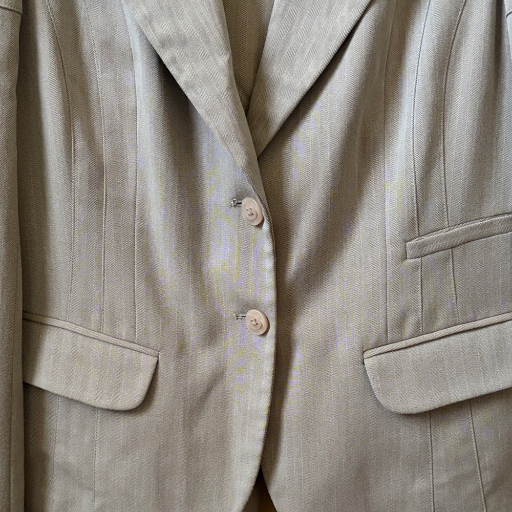 Beige Two-Piece Suit - Picture 4 of 9